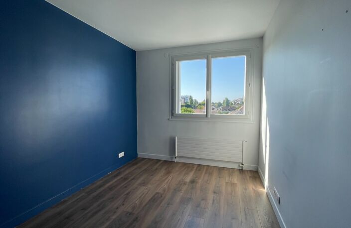 Appartement T3 à vendre, 3 pièces Dernier étage – Balcon – Parking – Cave – Proche gare LES CLAYES SOUS BOIS (78) — photo 5