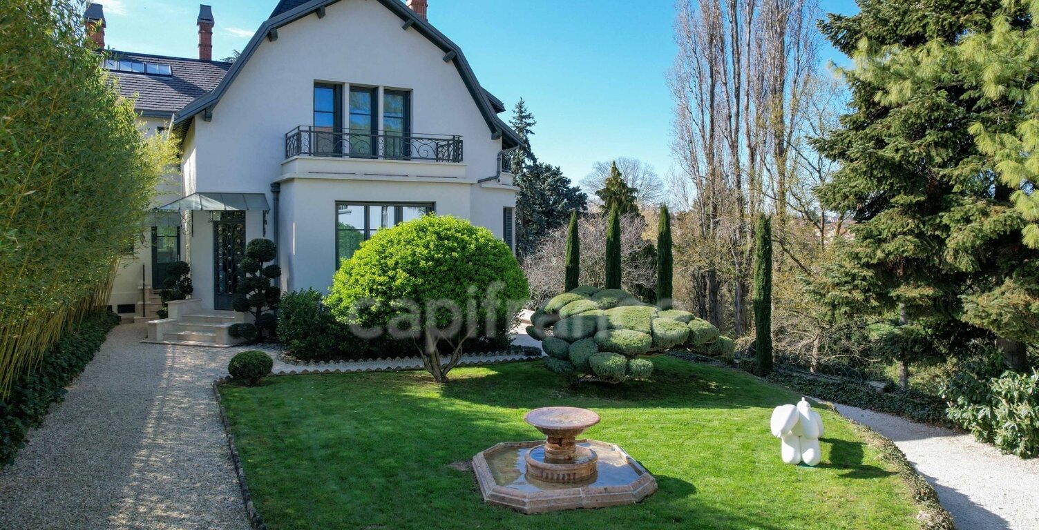 Une propriété de caractère, discrète et élégante, où le charme de la Belle Époque rencontre le confort d’une rénovation récente — photo 1