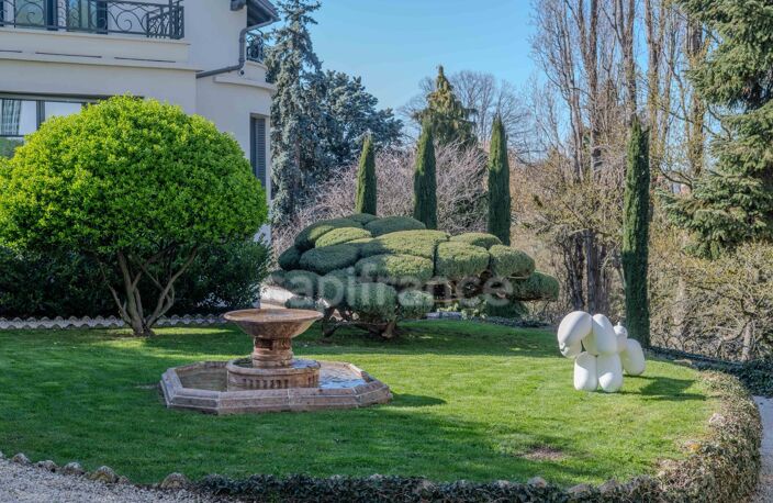 Une propriété de caractère, discrète et élégante, où le charme de la Belle Époque rencontre le confort d’une rénovation récente — photo 3