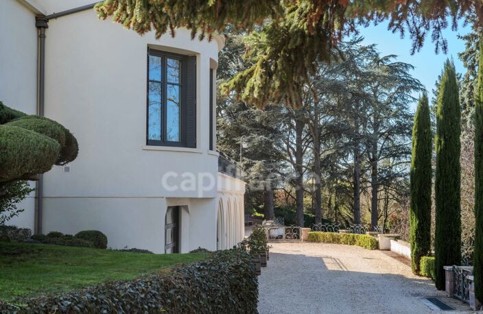 Une propriété de caractère, discrète et élégante, où le charme de la Belle Époque rencontre le confort d’une rénovation récente — photo 5