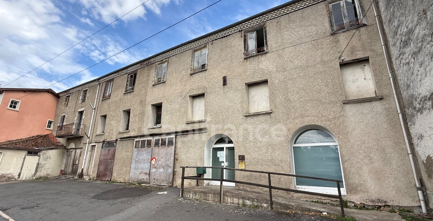 BÂTIMENT DE 420 M2, BUREAUX, 2 GARAGES DE 60 ET 80 M2, CRÉATION PLUSIEURS HABITATIONS, COUR, STATIONNEMENT — photo 1