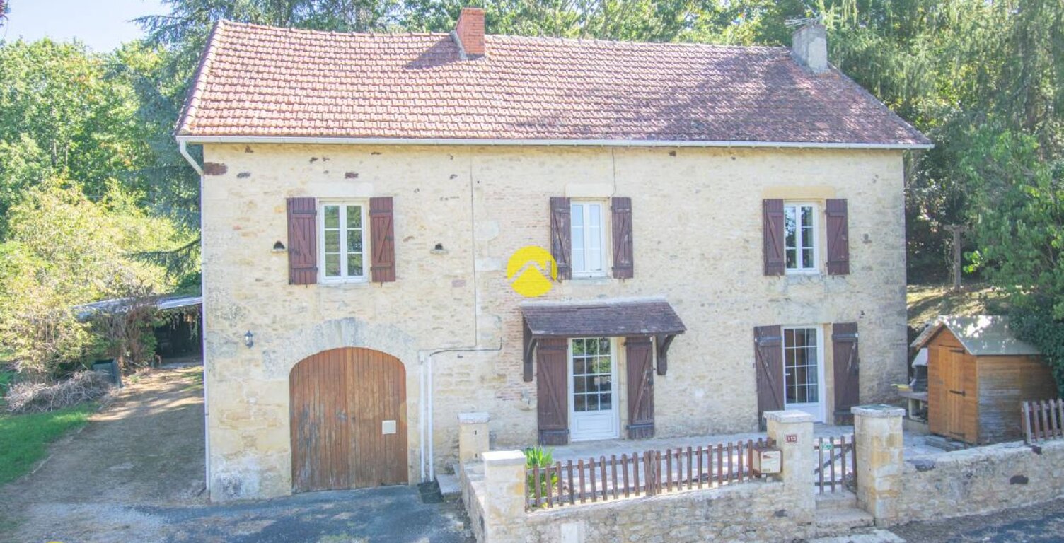 Maison en pierre au bord de Forêt — photo 1