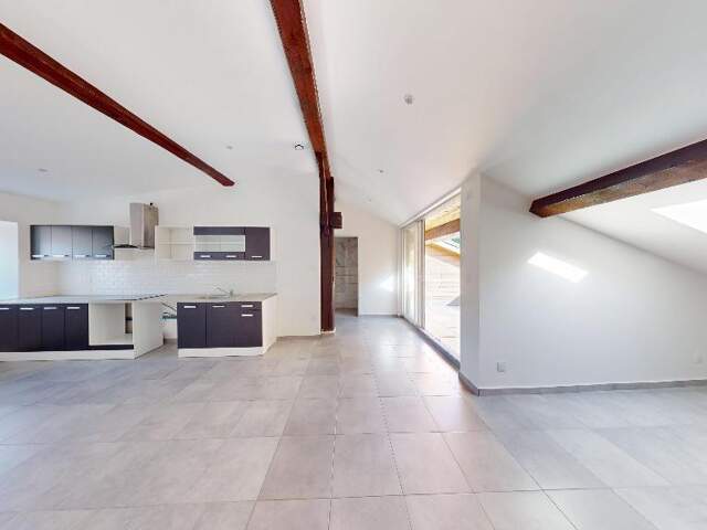 T3 de 70 m² au dernier étage avec terrasse tropézienne - Unieux — photo du bien