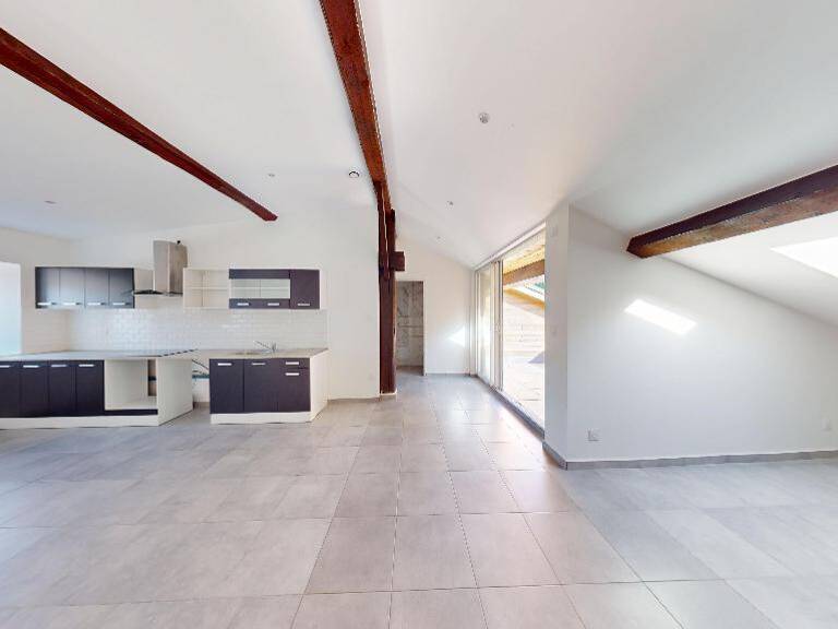 T3 de 70 m² au dernier étage avec terrasse tropézienne - Unieux — photo 1