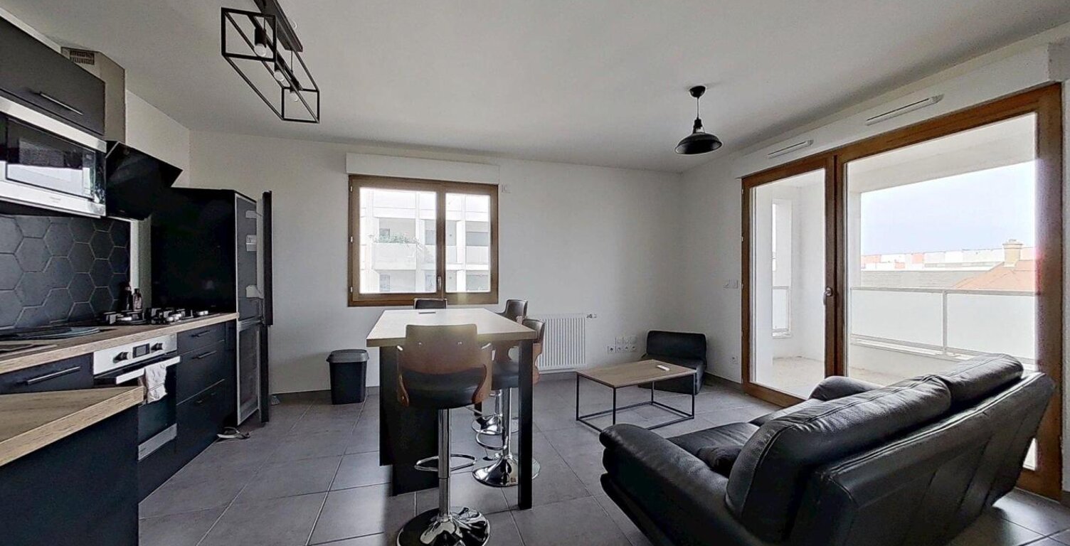 12 rue de la Poudrette Villeurbanne 69100 - T2 Meublé - 975 €CC — photo 1