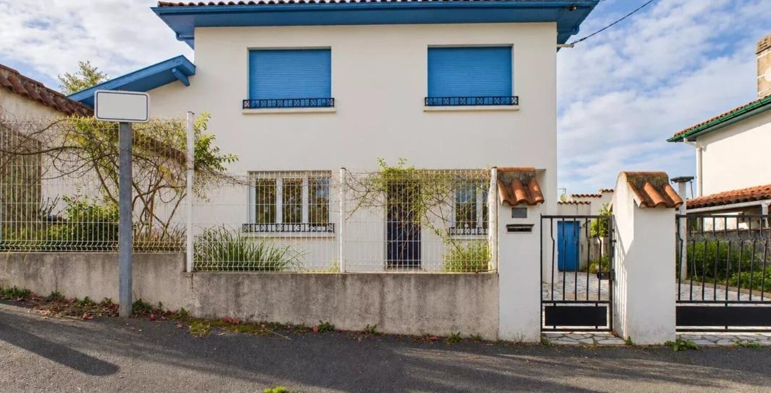 Anglet - Quartier Cantau - Maison à rénover avec jardin, garage et 3 chambres — photo 1