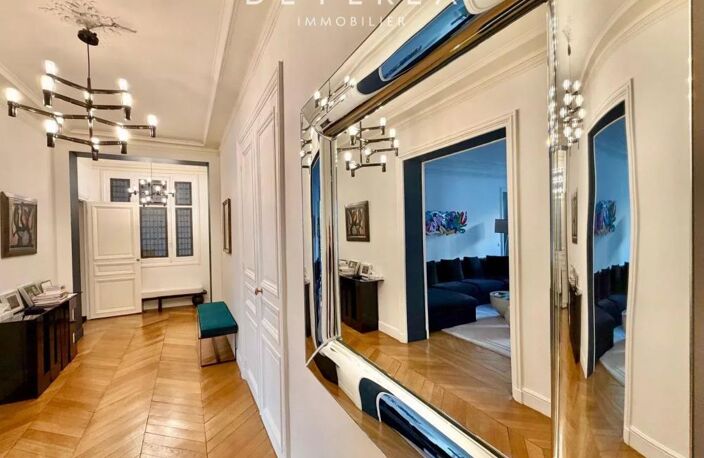 PARIS VII - Appartement traversant au calme absolu — photo 2