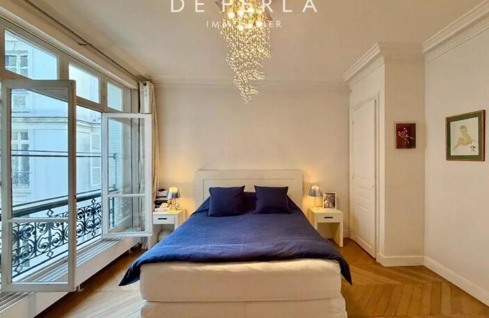 PARIS VII - Appartement traversant au calme absolu — photo 4
