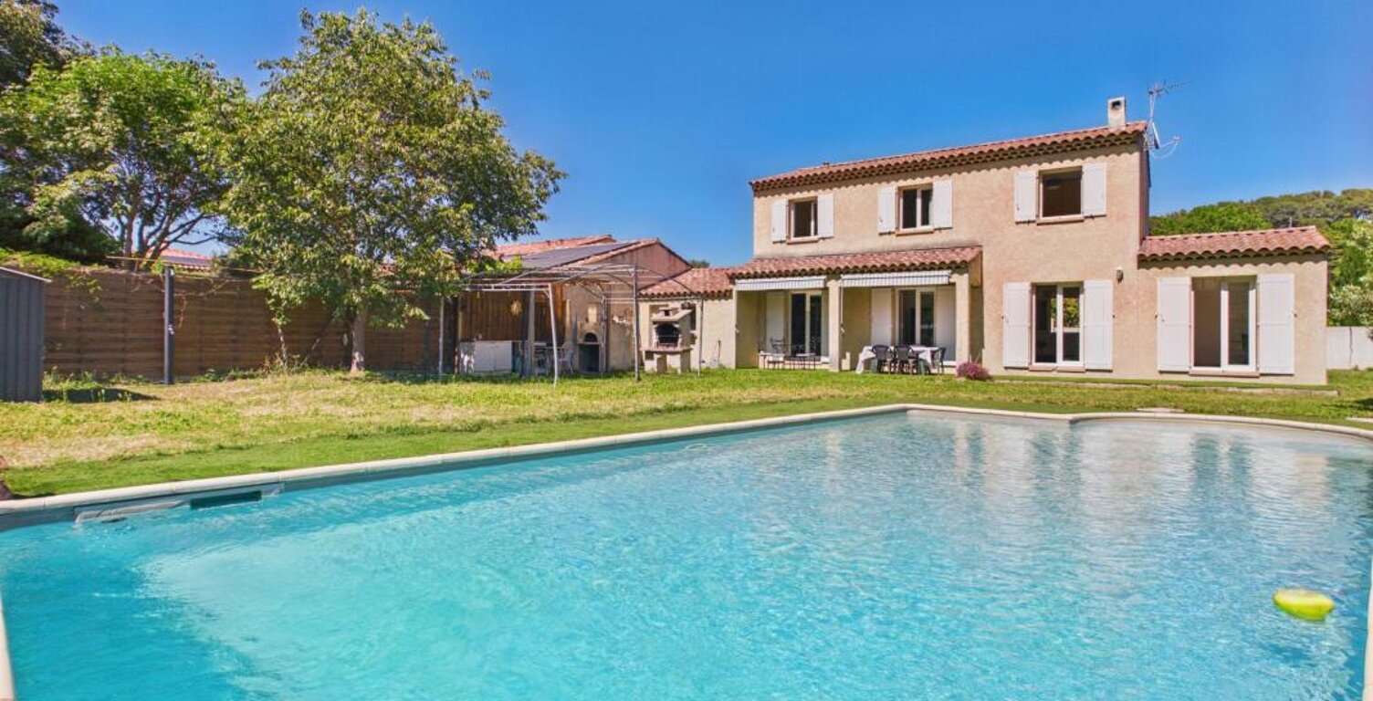 Maison familiale T7 de 128 m² sur parcelle de 1 620 m² avec piscine - Saint-Chamas (13250) — photo 1