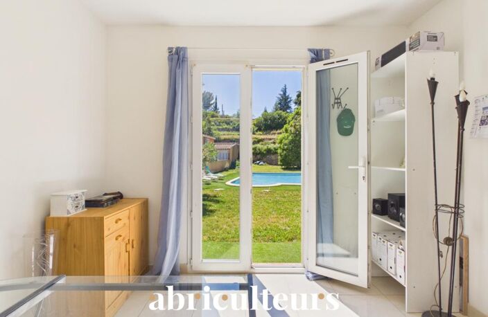 Maison familiale T7 de 128 m² sur parcelle de 1 620 m² avec piscine - Saint-Chamas (13250) — photo 5
