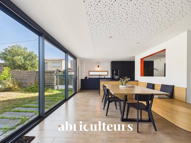 Grande maison d'architecte de 219M2 - DPE C - Jardin - 5 chambres - Mobilier sur-mesure - Un garage/buanderie - 2 parking - Rezé - Rue de l’Aérodrome — photo 1