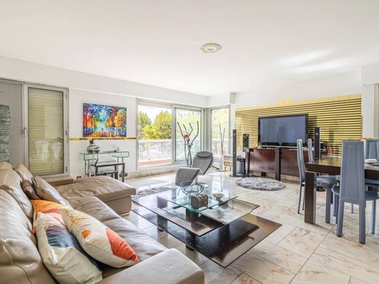 Appartement de 3 pièces de 76 m² à Neuilly-sur-Seine — photo 1