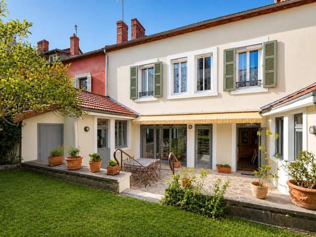 Maison de 9 pièces de 218 m² situé à Vichy — photo du bien