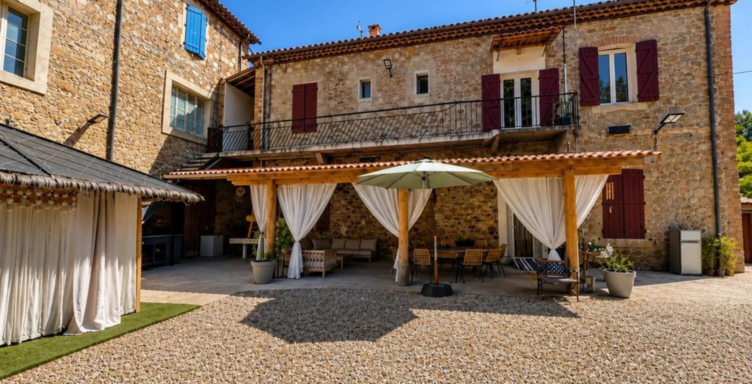 Maison de 10 pièces de 226 m² à Robiac-Rochessadoule — photo 1