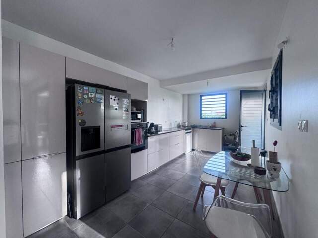 Appartement À Vendre — photo du bien