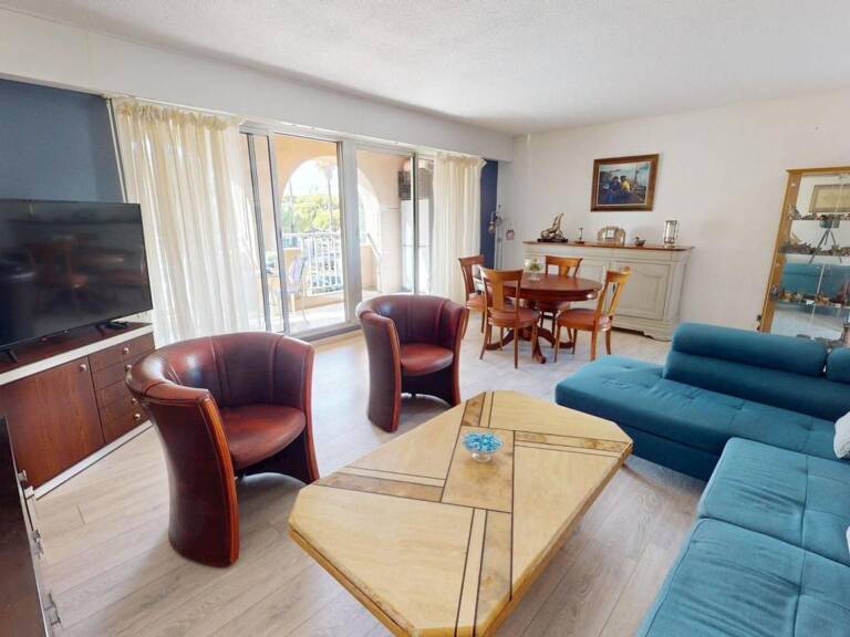 Appartement à vendre - T3/4 au port, entièrement rénové — photo 1
