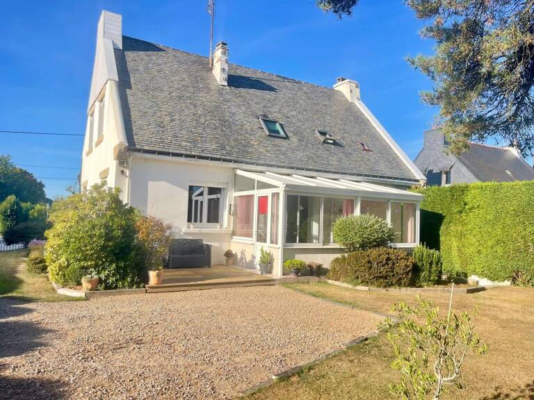 Maison, très bon état général, 2 chambres de plain-pied, jardin clos , garage , pompe a chaleur, centre bourg — photo 1
