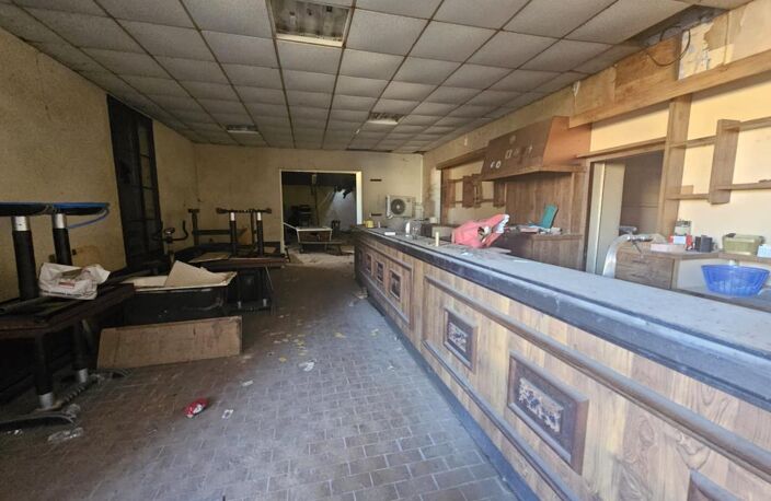 À Vendre - A Nîmes mas à rénover de 500 m² + 5ha de terres agricoles — photo 2