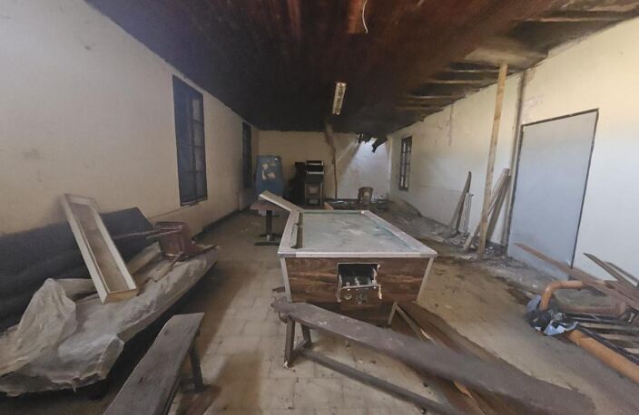 À Vendre - A Nîmes mas à rénover de 500 m² + 5ha de terres agricoles — photo 4