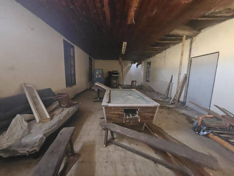 À Vendre - A Nîmes mas à rénover de 580 m² + 5ha de terres agricoles — photo 1