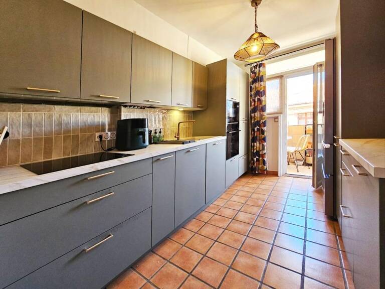 À Vendre à Uzès- Appartement T4 70m2 avec stationnement — photo 1