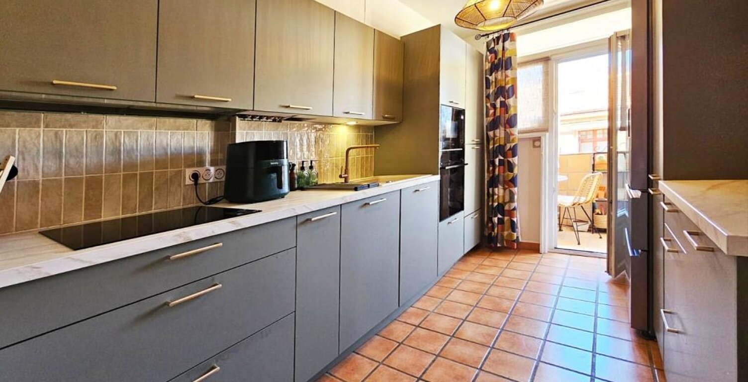 À Vendre à Uzès- Appartement T4 70m2 avec stationnement — photo 1