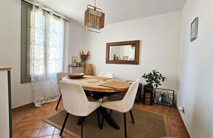 À Vendre à Uzès- Appartement T4 70m2 avec stationnement — photo 4