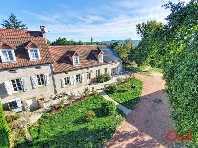 LONGERE DE CARACTERE RENOVÉE - CLIMATISATIONS - 5 CHAMBRES - PISCINE CHAUFFÉE - GRANGE - PANNEAUX SOLAIRES — photo du bien