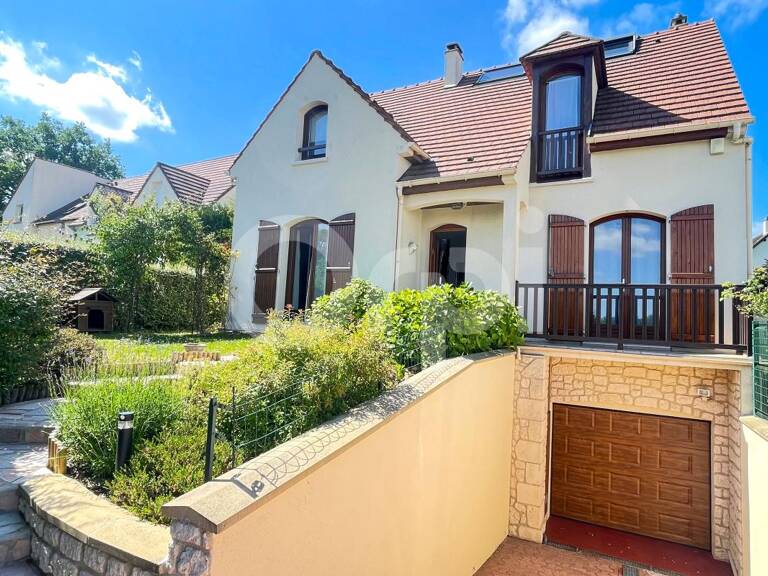Maison À Vendre à Vernouillet de 150 M² utile sur S/sol total et terrain de 700 m² piscinable — photo 1