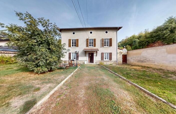 À VENDRE – ANCIENNE BÂTISSE AVEC BEAU POTENTIEL — photo 2