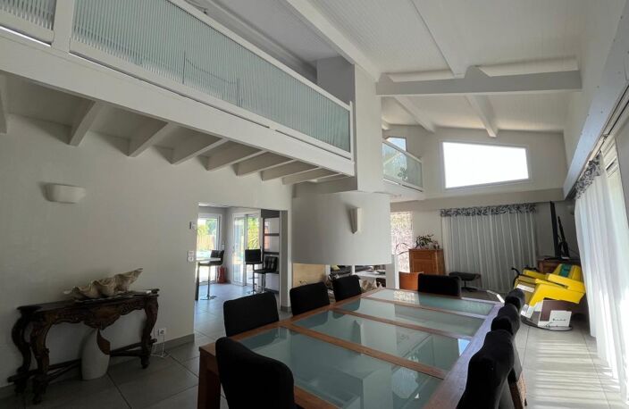 Maison À Vendre - 5 chambres — photo 2