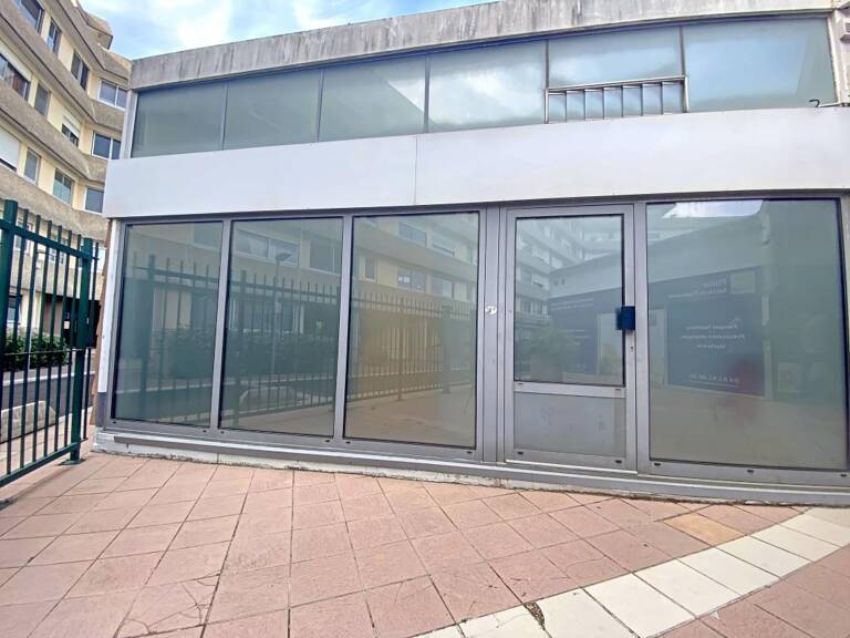 Local commercial de 45 m² - Centre commercial "Les Collines d’Estanove" à Montpellier — photo 1