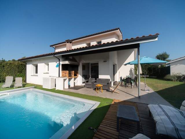 Maison À Vendre - Maison familiale 4 chambres et bureau + piscine — photo du bien