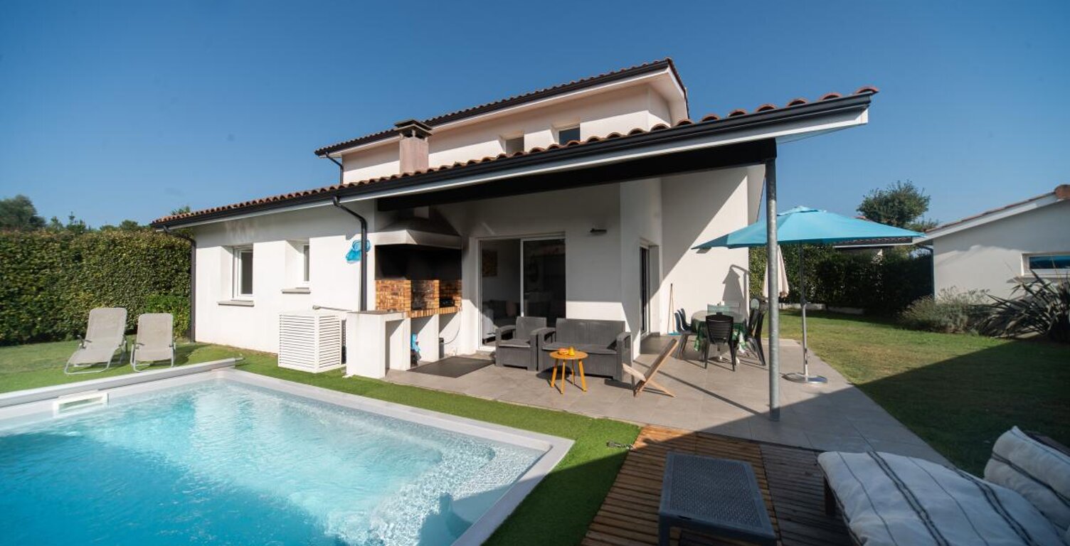 Maison À Vendre - Maison familiale 4 chambres et bureau + piscine — photo 1