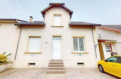 Immeuble de raport À Vendre — photo du bien