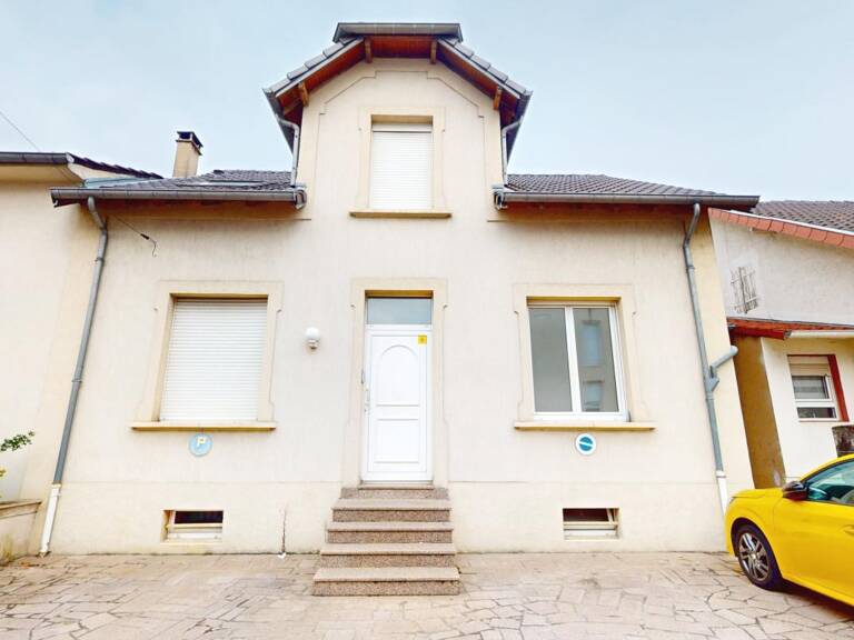 Immeuble de raport À Vendre — photo 1