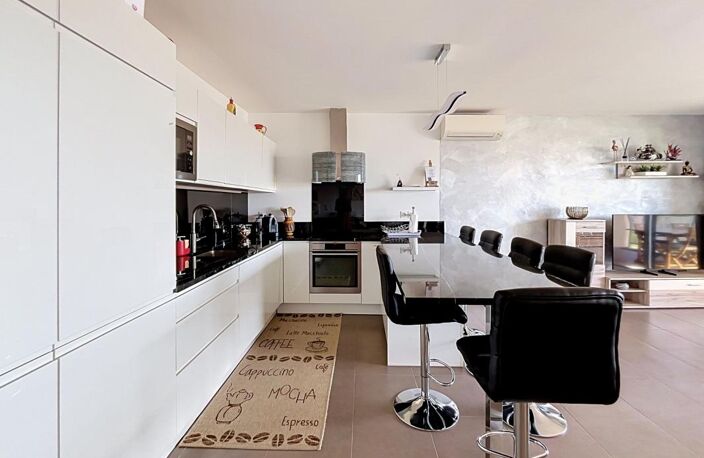 Appartement À Vendre Centre ville de Saint Raphael dernier étage — photo 2