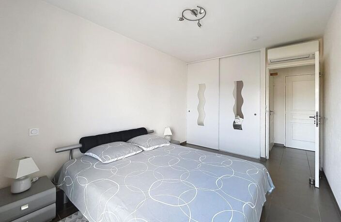 Appartement À Vendre Centre ville de Saint Raphael dernier étage — photo 3