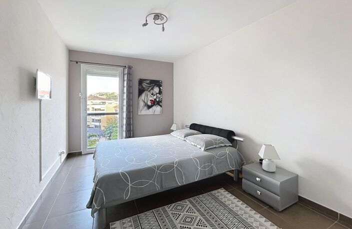Appartement À Vendre Centre ville de Saint Raphael dernier étage — photo 4