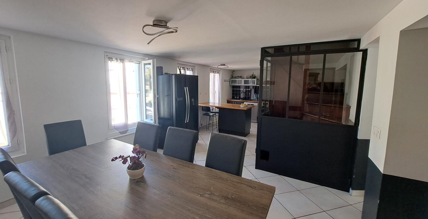 Immeuble de rapport À Vendre — photo 1