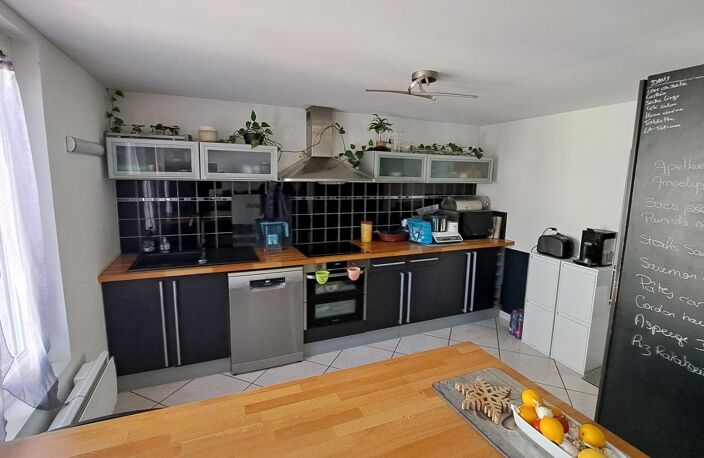 Immeuble de rapport À Vendre — photo 2
