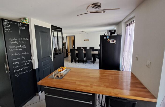 Immeuble de rapport À Vendre — photo 3