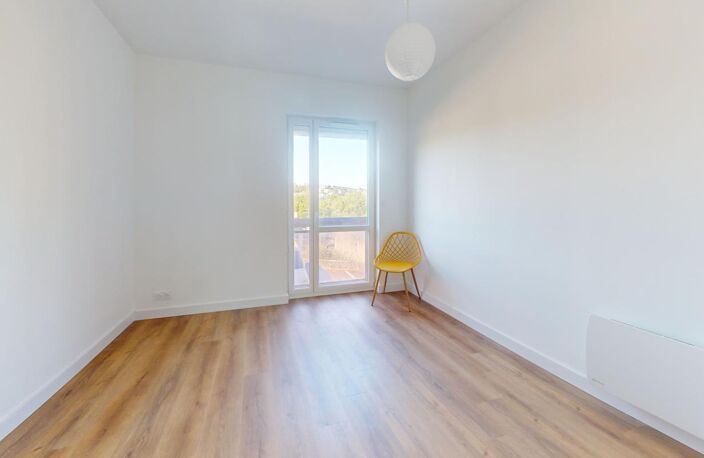Appartement À Vendre- 3 Chambres, Balcon, Garage, Cave, Entièrement rénové — photo 5