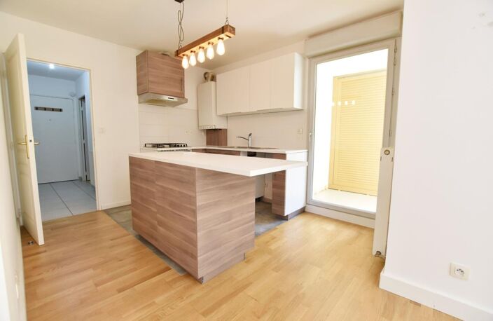 Appartement T2 À Vendre avec garage fermé / résidence sécurisée / parc arboré avec piscine — photo 2