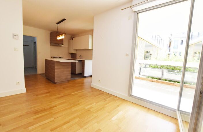 Appartement T2 À Vendre avec garage fermé / résidence sécurisée / parc arboré avec piscine — photo 4