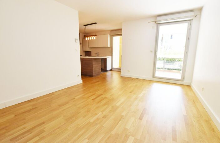 Appartement T2 À Vendre avec garage fermé / résidence sécurisée / parc arboré avec piscine — photo 5