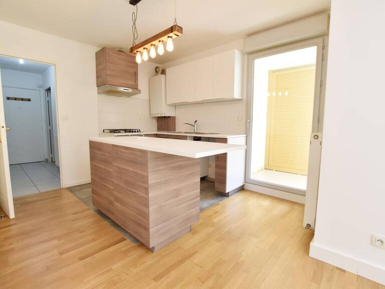 Appartement T2 À Vendre avec garage fermé / résidence sécurisée / parc arboré avec piscine — photo 1