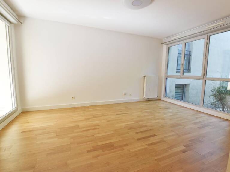 Appartement T2 À Vendre avec garage fermé / résidence sécurisée / parc arboré avec piscine — photo 1