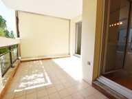 Appartement T2 À Vendre avec garage fermé / résidence sécurisée / parc arboré avec piscine — photo 3