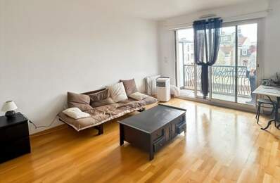Grand studio avec balcon Place du Forum — photo du bien